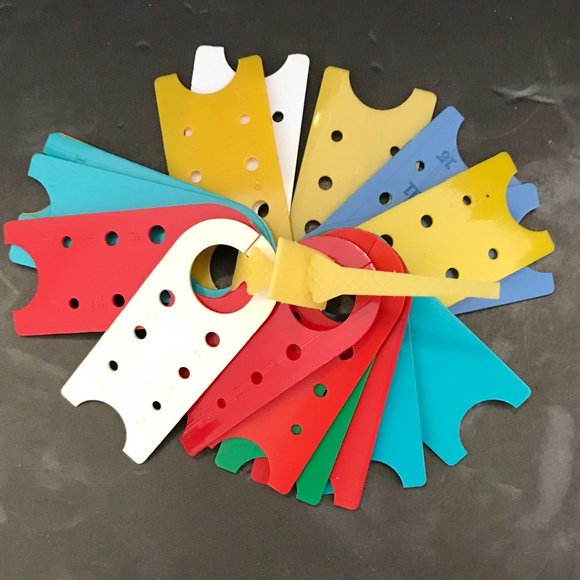 Knitting items (needles, bobbins, gauge, yarn holders) - Picture 11 of 14